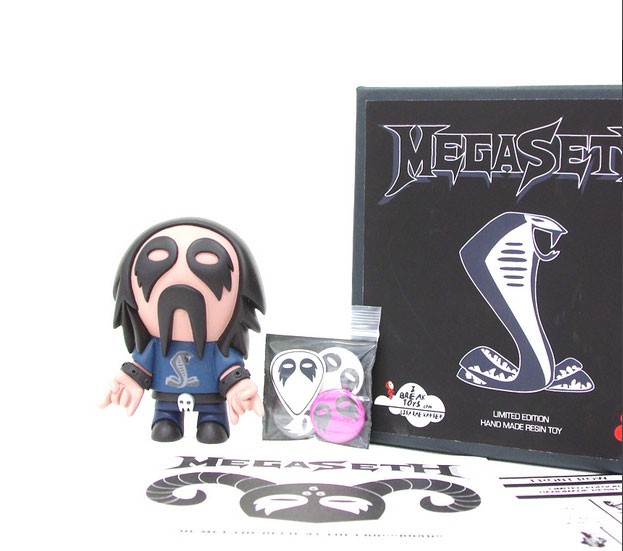 Lisa-Rae-Hansen_i-break-toys-Megaseth'-Snake-Edition-2