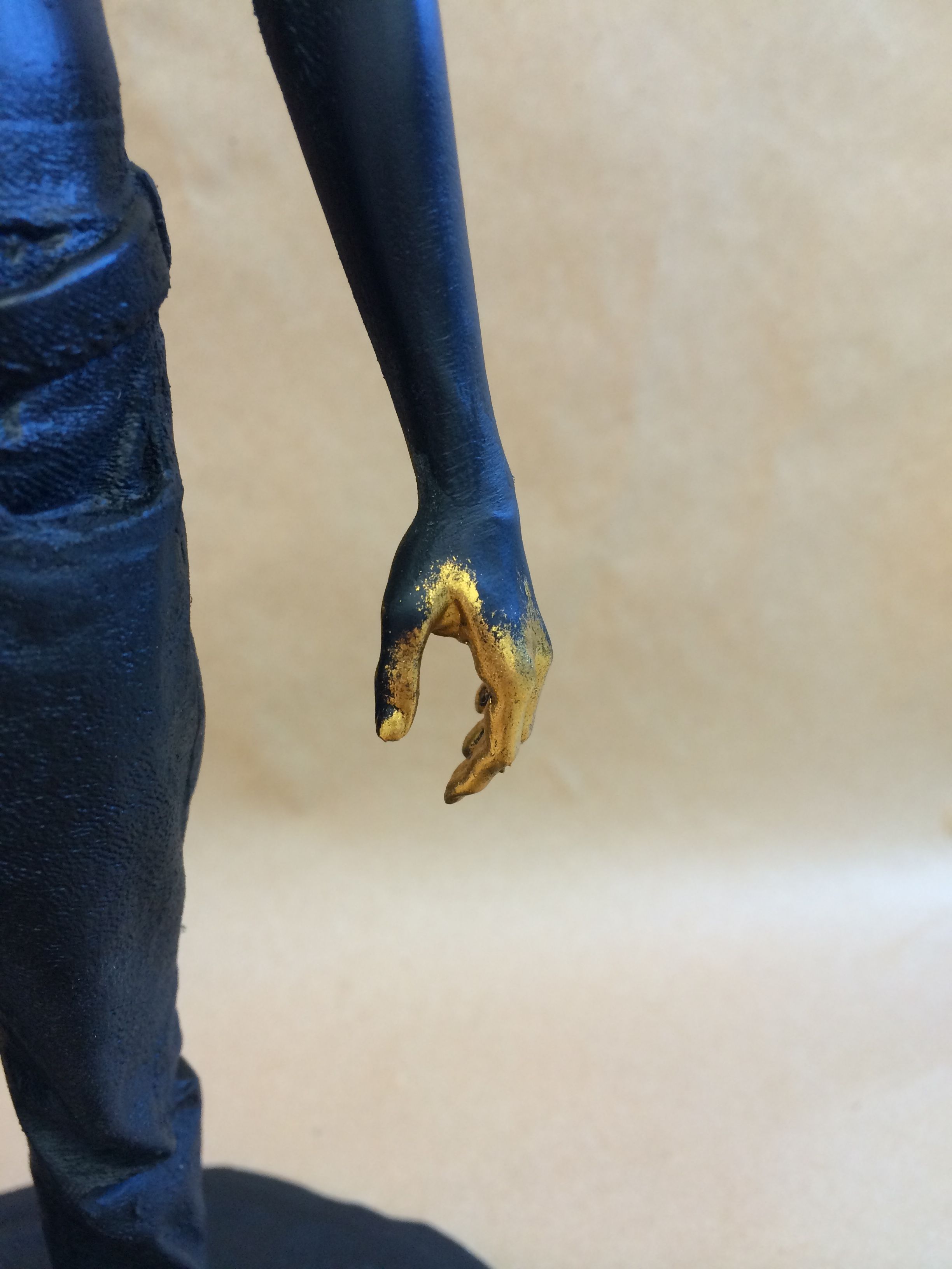 gold features. riot robot schoony