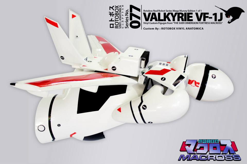 Macross Valkyrie VF-1J Mega Munny Custom By Rotobox Vinyl Anatomica side 3