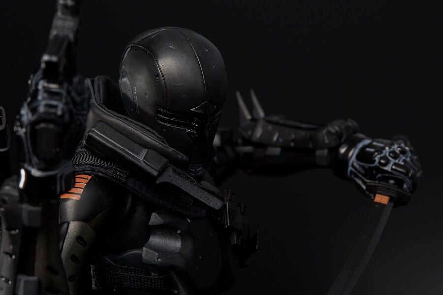 snake-eyes-16th-scale-g-i-joe-x-toa-heavy-industries-1000toys-close-up