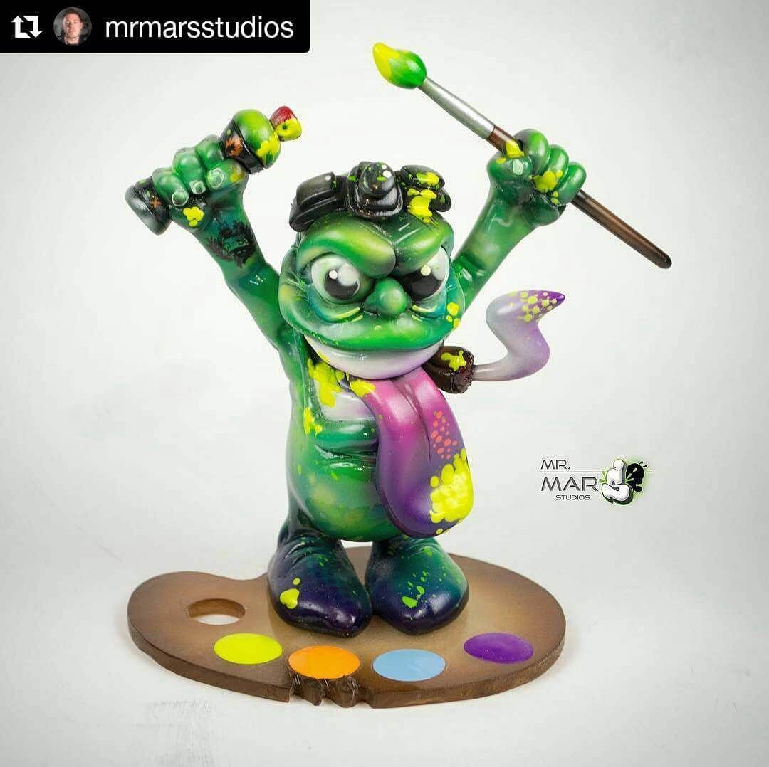 mrmarsstudio-who-r-u-custom-toy-show