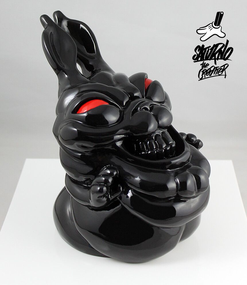 naughty-rabbit-glossy-black-saturno-silent-stage-side