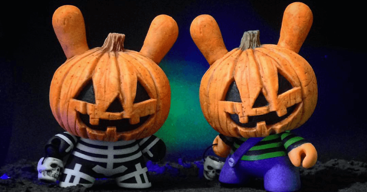 the-pumpkids-drunk-roach-custom-kidrobot-dunny